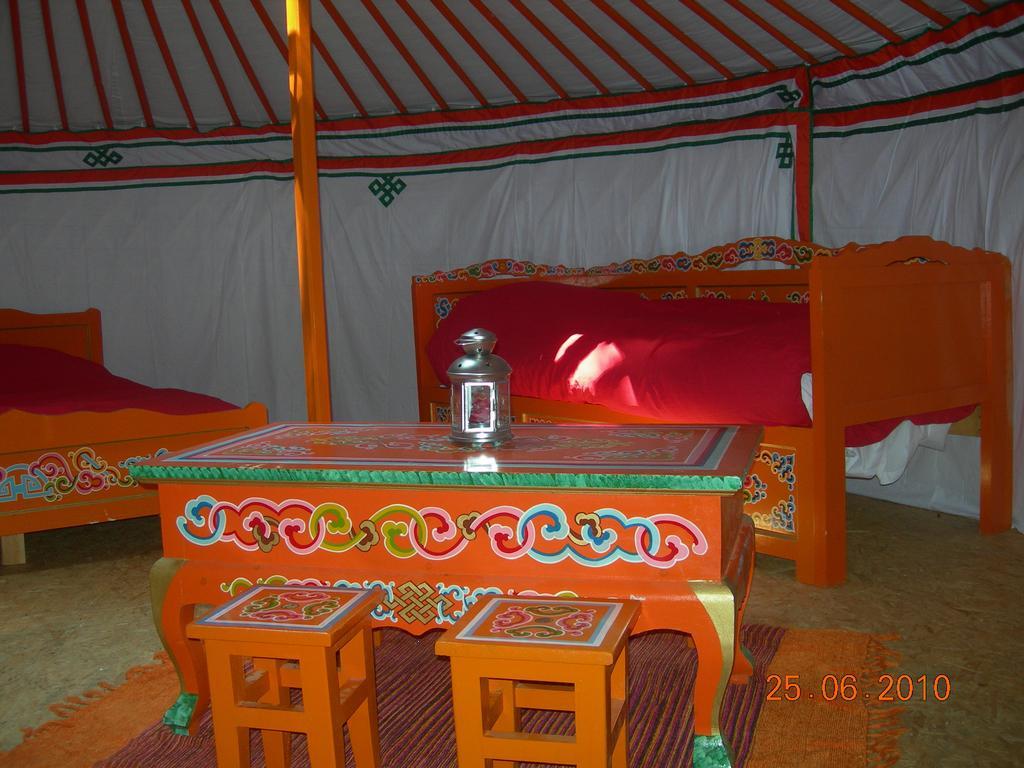 Cabanes Et Yourtes De La Vallee De L'Ance Hotel Sauvessanges Phòng bức ảnh